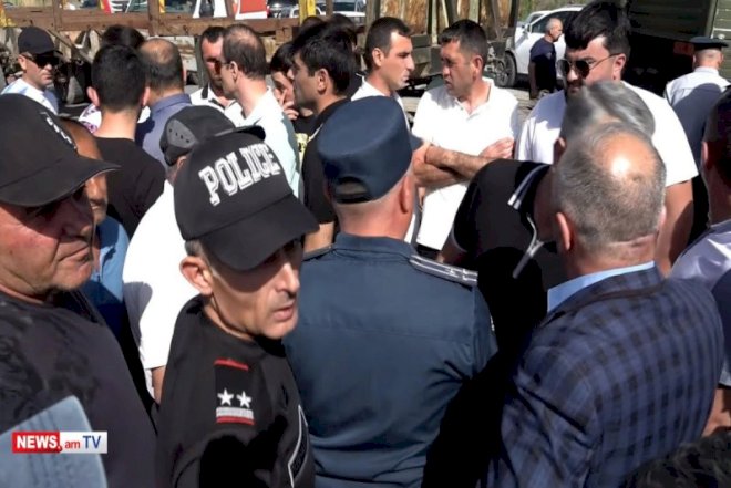 Ermənistanda etirazçılar İrəvan-Armavir yolunu bağladı -  VİDEO