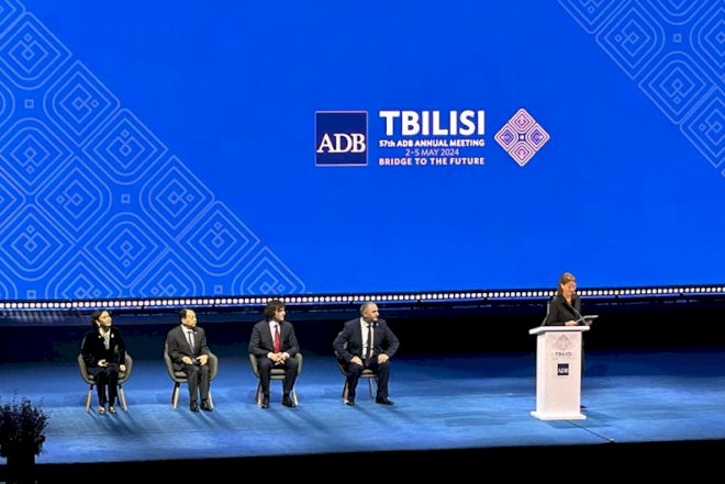 ADB prezidenti:  “Qlobal ticarət və təchizat zəncirləri həssasdırlar”