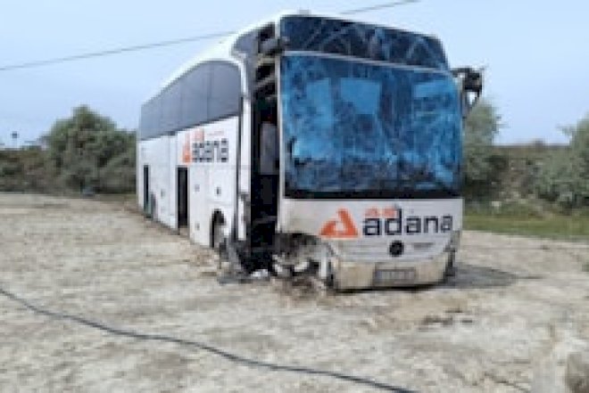 Avtobus xəndəyə aşdı:  4 yaralı
