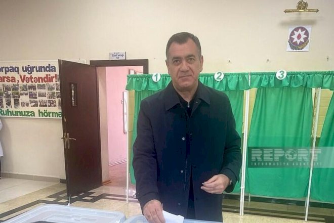Prezidentliyə namizəd Qüdrət Həsənquliyev səs verdi 