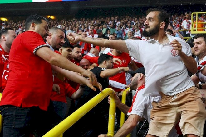 Almaniyada gürcüstanlı və türkiyəli azarkeşlər dava edib FOTO