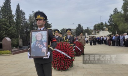 Prezident və birinci xanım Fatma Səttarovanın dəfn mərasiminə əklil göndərib 