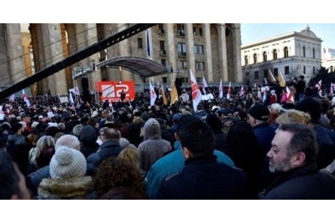 Tbilisidə etirazlar yenidən qızışdı 