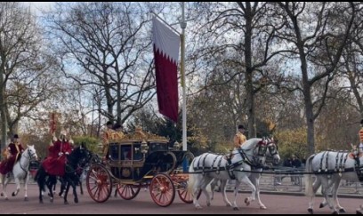 Britaniya kralı Qətər əmirini Bukingem sarayında qarşıladı 