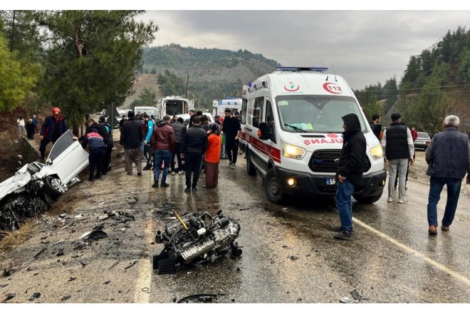 Türkiyədə ağır yol qəzası olub, 10 nəfər yaralanıb 