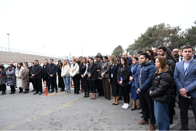 Təyyarə qəzasında həlak olanların xatirəsi Heydər Əliyev Beynəlxalq Aeroportunda anılır 