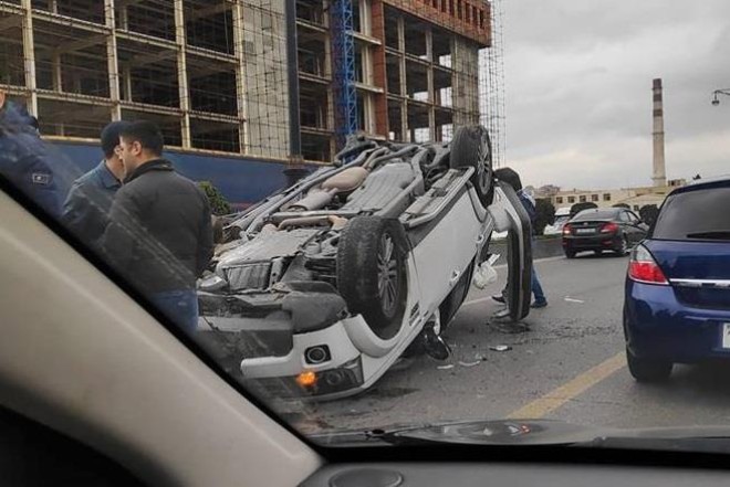 İmişlidə "Rənc-Rover" qəzası: yaralı Bakıya gətirildi 