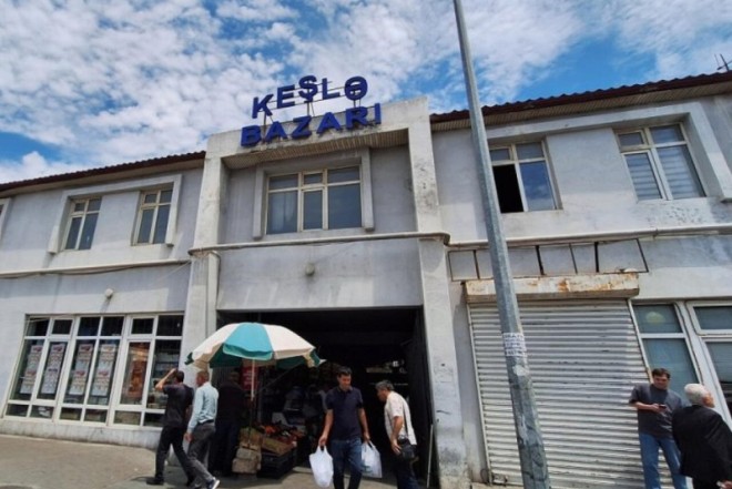 Bakıda "Yeni Keşlə Bazarı" TİKİLİR