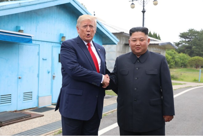 Tramp Kim Çen Inla dialoqa cəhd edəcək -"Yonhap"