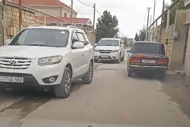 Yeni Ramana Şuşa qəsəbəsində dar yollar sıxlığa səbəb olur- VİDEO