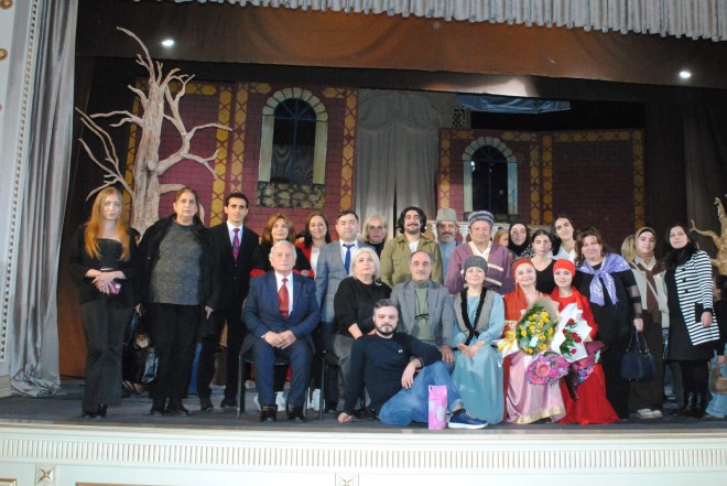 Sumqayıt Dövlət Dram Teatrında "Varlı ev" tamaşasının premyerası olub - FOTOLAR