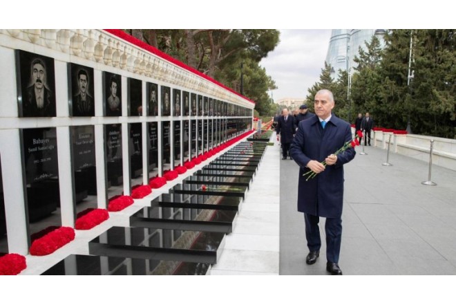 Əli Nağıyev və DTX əməkdaşları Şəhidlər xiyabanında - FOTOLAR