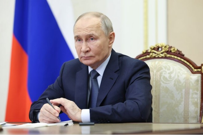 Putin: "Faşizmin yenidən baş qaldırmasına imkan verməməliyik!"