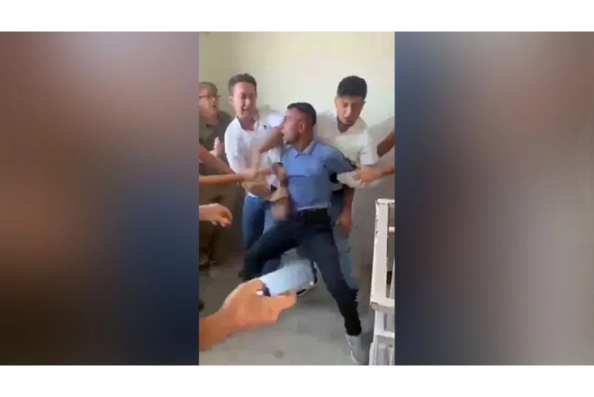 Bacısının oxumasını istəmədi, müəllimlərini DÖYDÜ