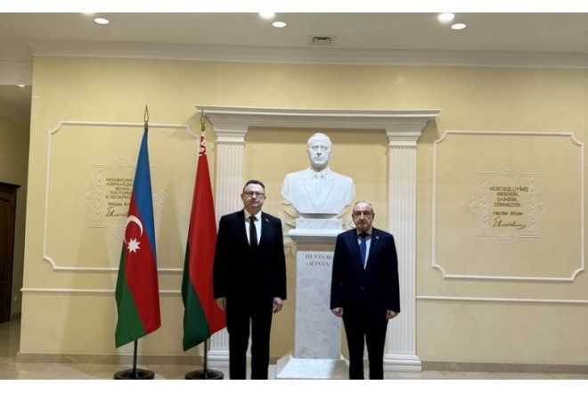 Belarusun yeni səfiri azərbaycanlı həmkarı ilə görüşdü