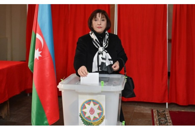 Milli Məclisin sədri səs verdi - FOTOLAR