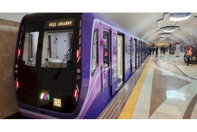 Bakı metrosunda qəribə olay - Vaqon və sərnişinlər islandı + VİDEO