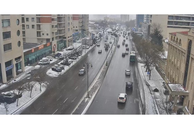 Hal-hazırda Bakı yollarındakı vəziyyətlə bağlı görüntülər yayıldı - FOTO