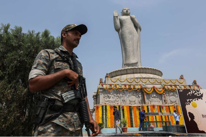 Hindistanın ən böyük hindu məbədində terror aktının qarşısı alınıb 