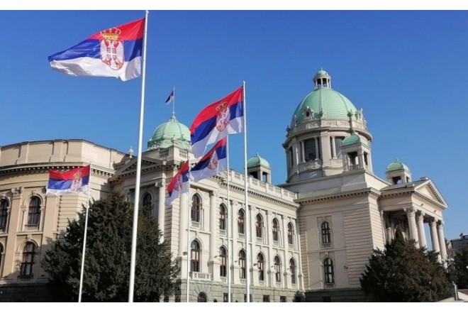 Serbiya parlamentində insident