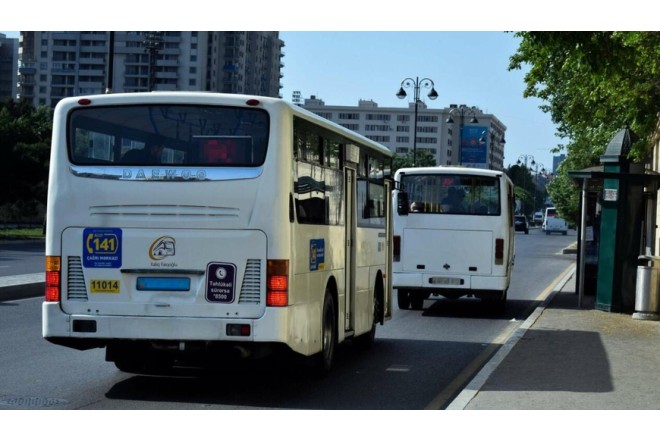 Bakıda sərnişin avtobusu qəza etdi