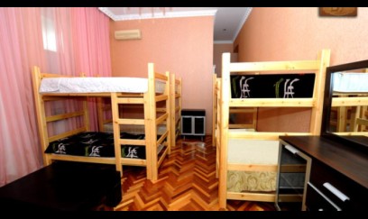 Hosteldə köməksiz durumda qalan şəxs öldü 