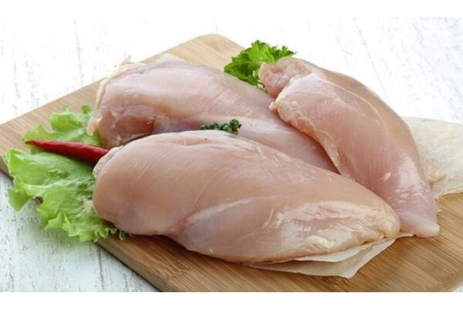 Alimlər toyuq ətində təhlükəli bakteriya aşkarladı 