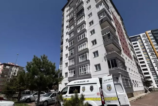 Qadın pəncərədən YIXILDI