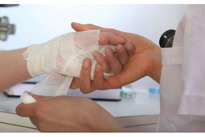 Toydan çıxıb özünü doğradı 