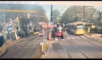 Tramvayın vurduğu qadın ÖLDÜ
