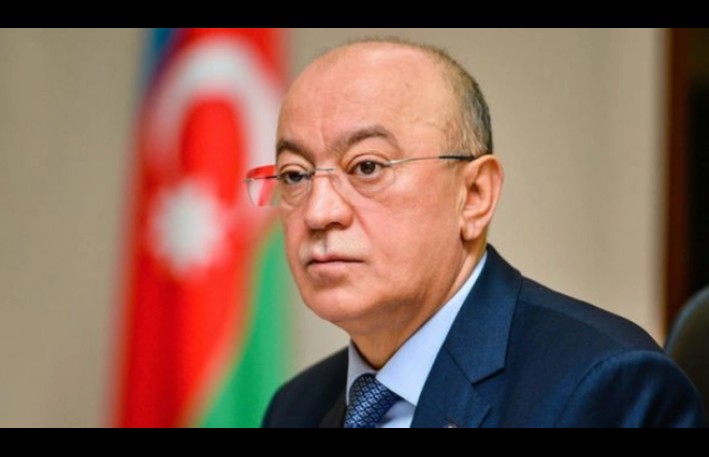 Nazir rəisi təqaüdə göndərdi - FOTO