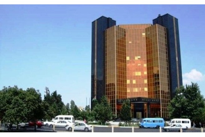Pul bazası apreldə 800 milyon manata yaxın azaldı 