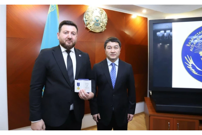 Tokayev tanınmış aktyorumuzun oğlunu təltif etdi 