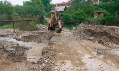Naxçıvanda güclü yağış nəticəsində avtomobil yollarında məhdudiyyət yaranıb 