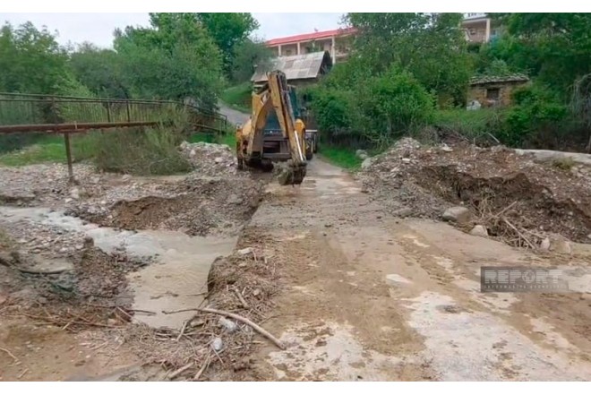 Naxçıvanda güclü yağış nəticəsində avtomobil yollarında məhdudiyyət yaranıb 