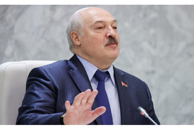 “Hakimiyyətdə bir az artıq qaldım, amma dözün"- Lukaşenko