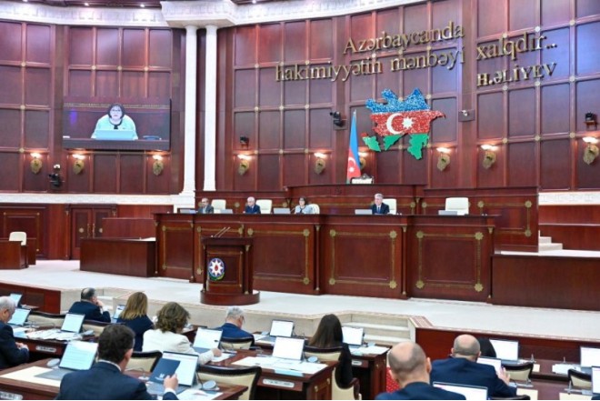 Parlamentin xüsusi iclası başladı