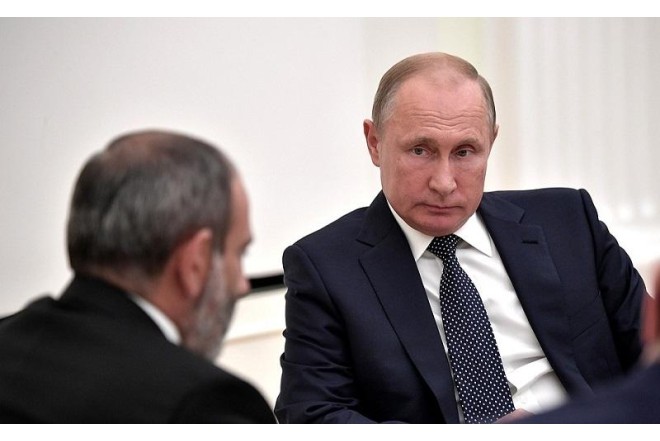 Paşinyan Putinlə görüşdü 