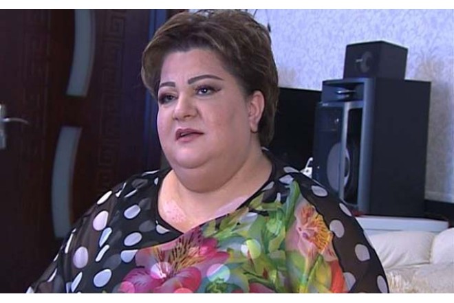 Nüşabə Musayeva Könül Xasıyevanın ifası zamanı ona pul səpdi- VİDEO