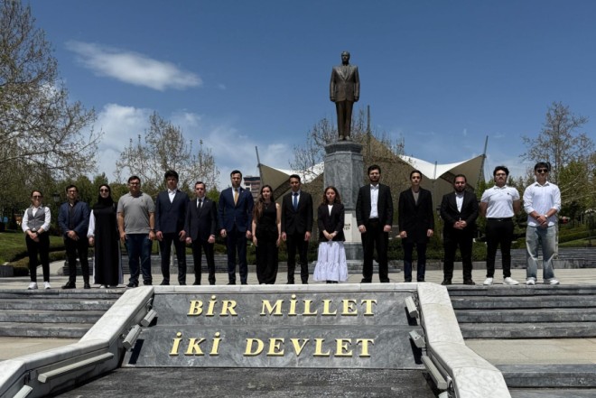 Tələbələrimiz Ankarada Ulu Öndərin xatirəsini yad ediblər - FOTOLAR