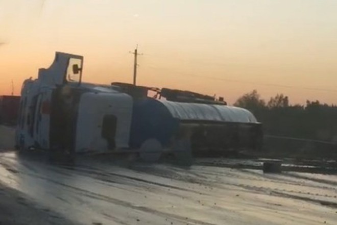 Maşın aşdı, bitum yola dağıldı