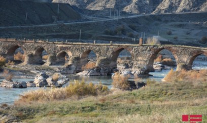 Xudafərində qazıntı aparan iranlılardan biri çaya düşdü 