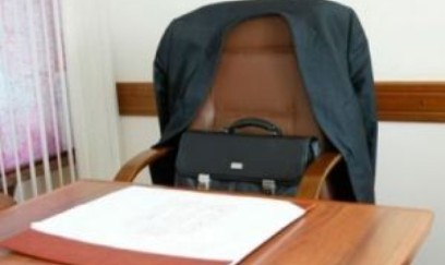 "Son zəng"ə görə pul tələb edən direktorla bağlı qərar 