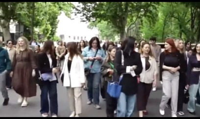 Erməni valideynlər etiraz aksiyası keçirirlər - VİDEO