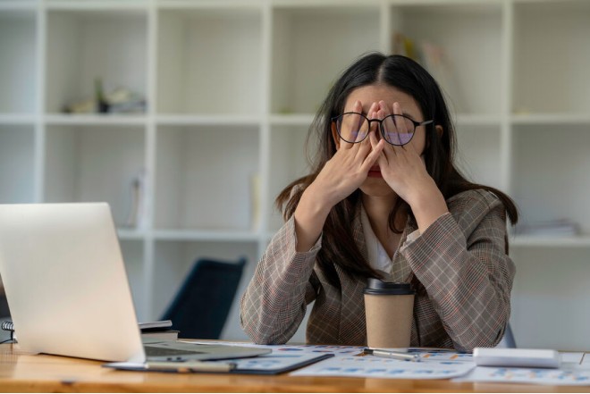 Stress bədənimizi necə məhv edir? -Həkimdən xəbərdarlıq