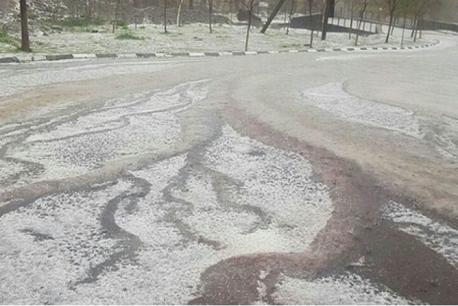 Babəkə güclü dolu yağır 