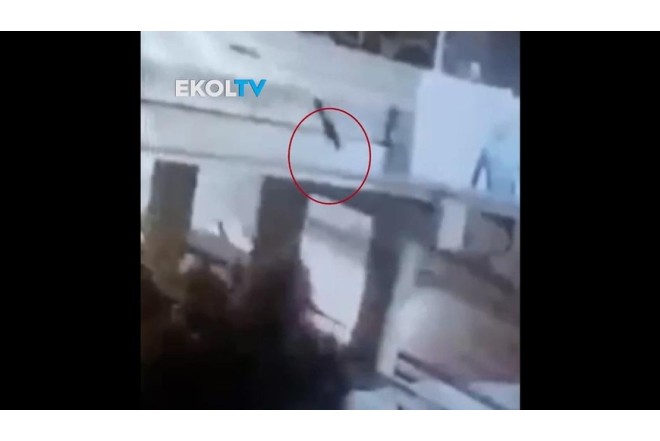 Narkotik həyatına son qoydu: özünü körpüdən atdı - ŞOK VİDEOLAR