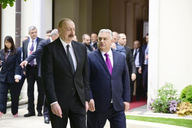 İlham Əliyevin Viktor Orbanla məhdud tərkibdə görüşü olub - FOTOLAR