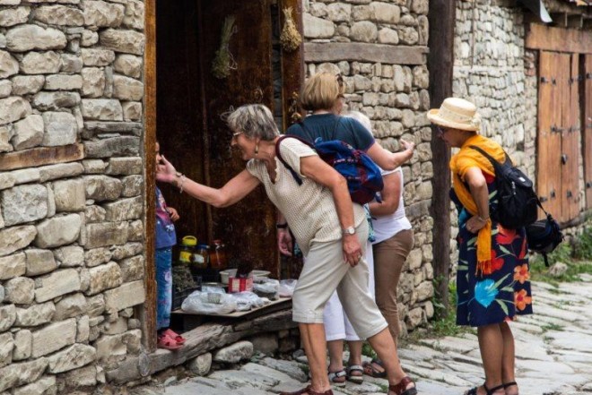 Azərbaycana gələn turistlərin sayı AZALIB?
