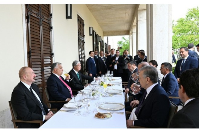 Prezidentin iştirak etdiyi lançda menyu Azərbaycan dilində də tərtib olunub